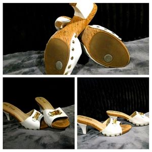 Me Too Open toe mules... like new!